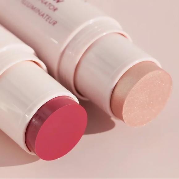 Wander Beauty On The Glow Blush and Illuminator Strawberry Fields 0.21oz New - Picture 2 of 8